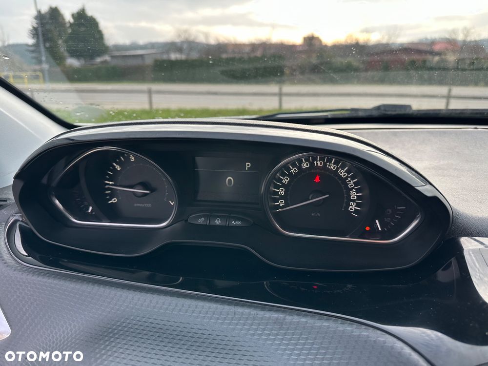 Peugeot 2008 PureTech 110 GPF EAT6 Black Edition - 26