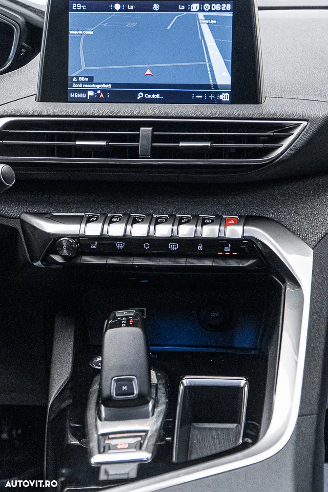 Peugeot 3008 1.2 PureTech Turbo S&S EAT8 Allure - 4