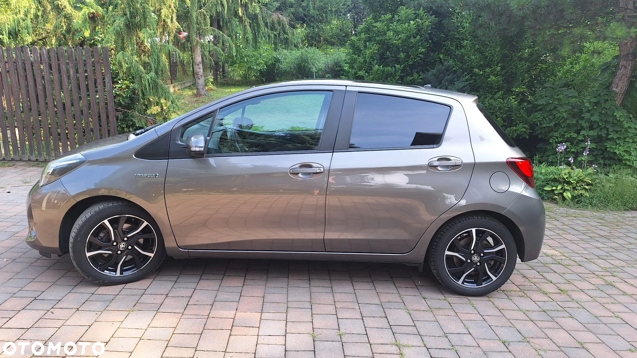 Toyota Yaris Hybrid 100 Premium - 4