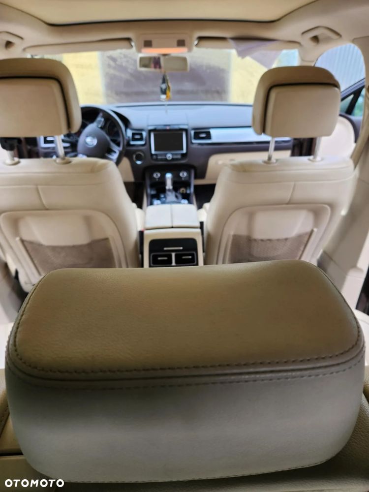 Volkswagen Touareg - 1