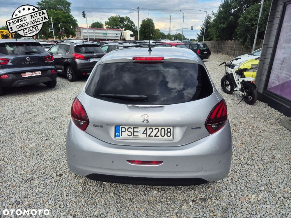 Peugeot 208 - 8