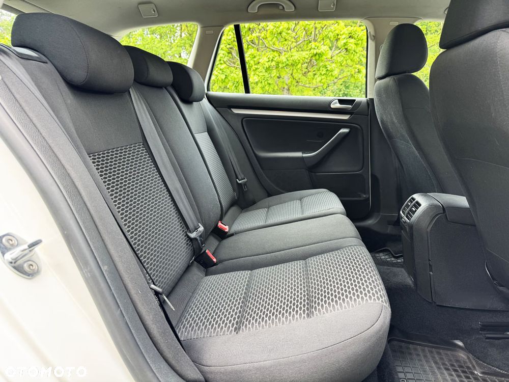 Volkswagen Golf 1.6 TDI DPF BlueMotion - 33