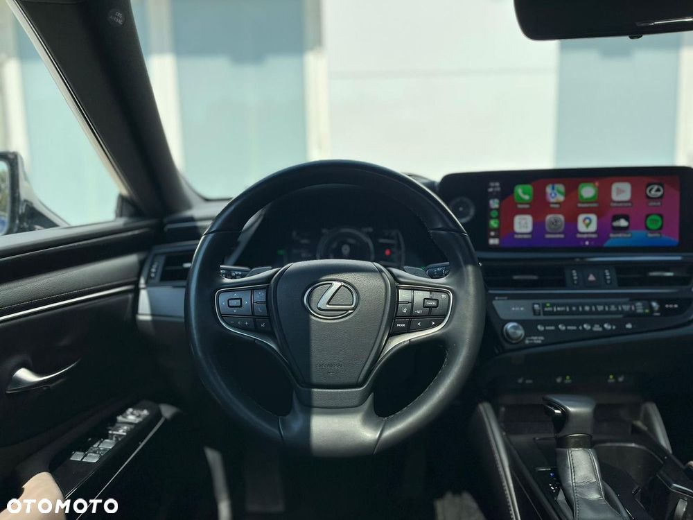 Lexus ES 300h F Sport Design - 5