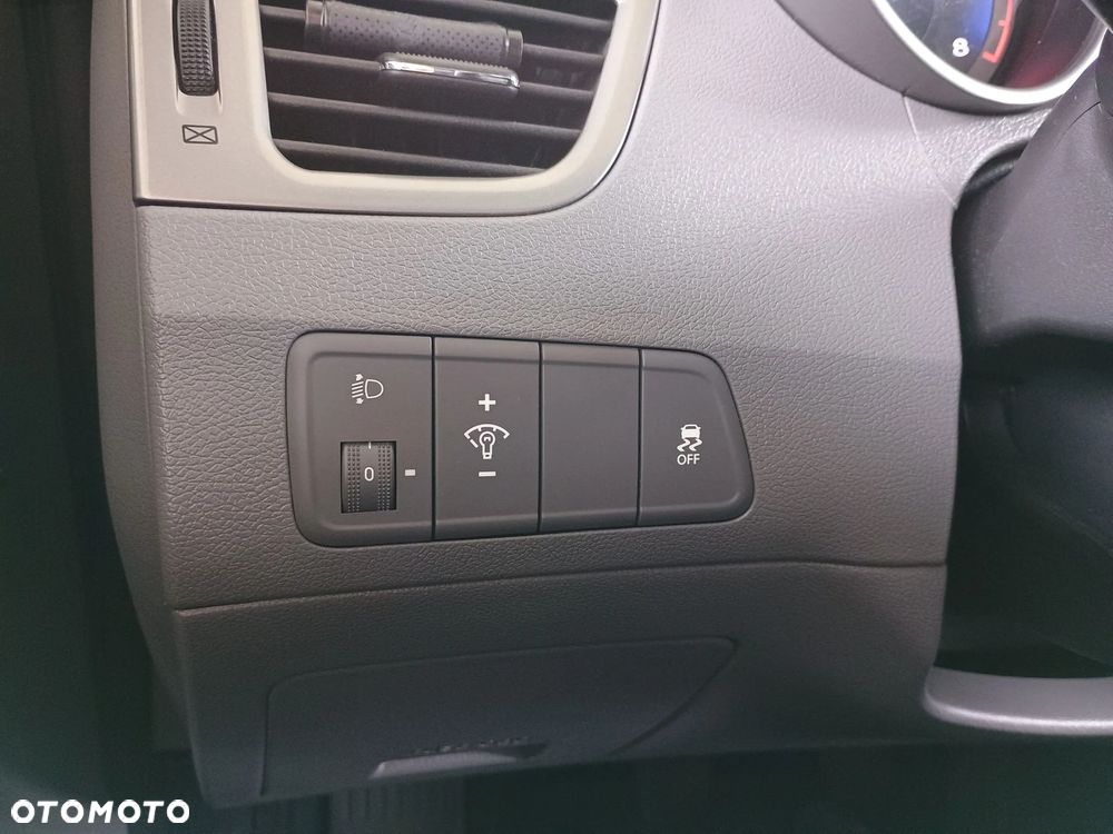 Hyundai Elantra 1.6 Comfort - 24