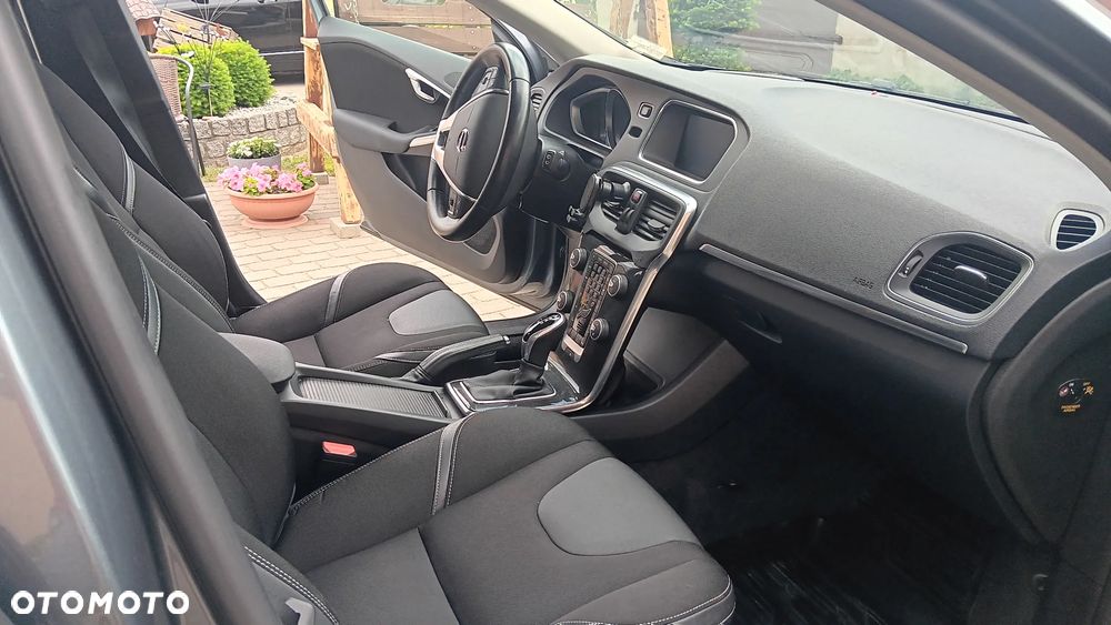 Volvo V40 D2 Geartronic Momentum - 33