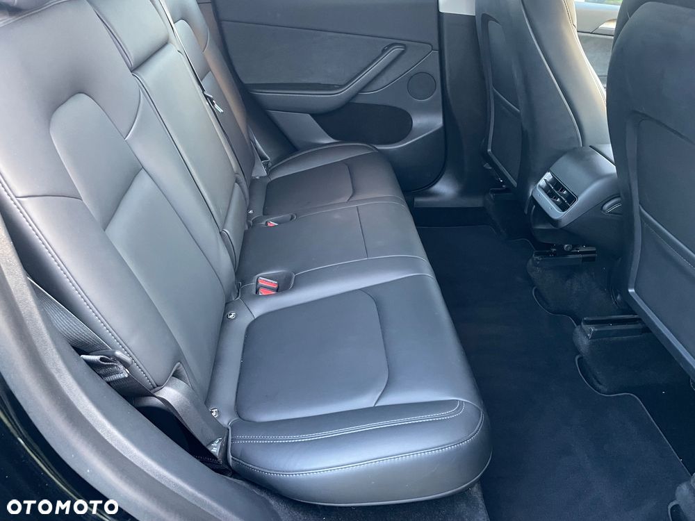 Tesla Model Y Long Range Dual Motor AWD - 17