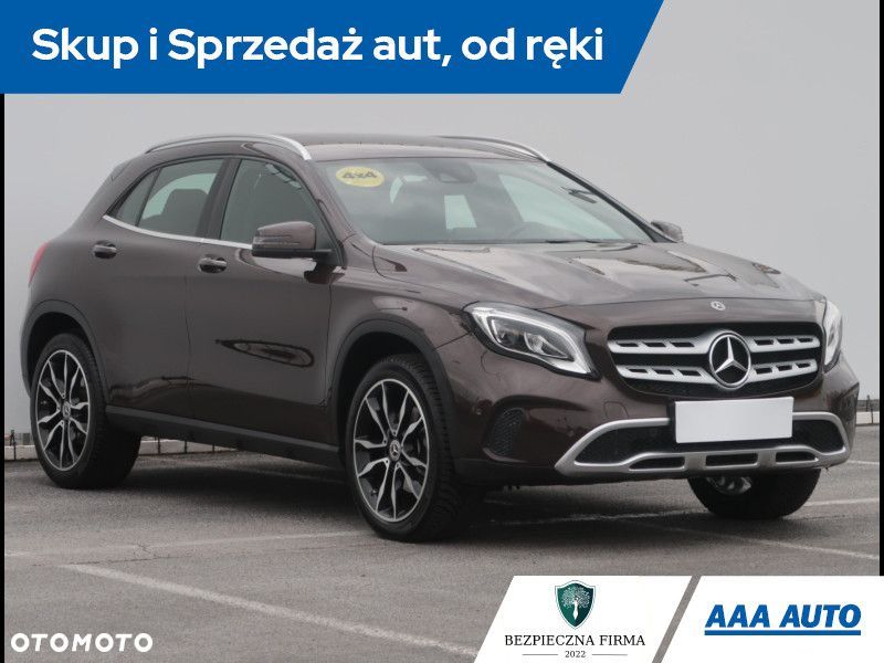 Mercedes-Benz GLA - 2