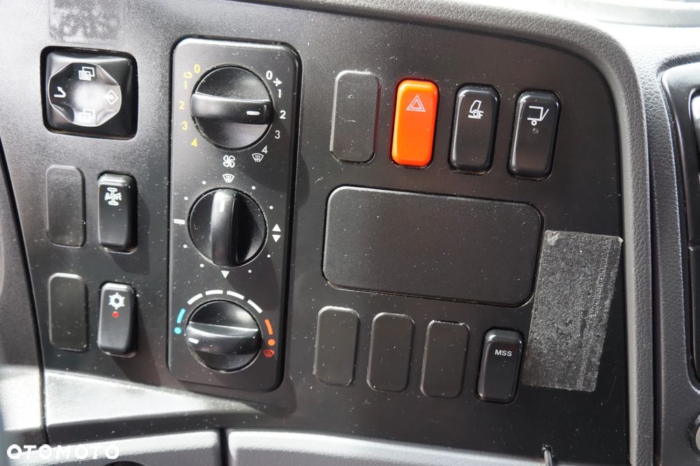 Mercedes-Benz ATEGO 1222 EURO 5 KONTENER 7.30 m 269 TYS KM KLIMATYZACJA 3 OSOBY MANUAL 1318 - 17