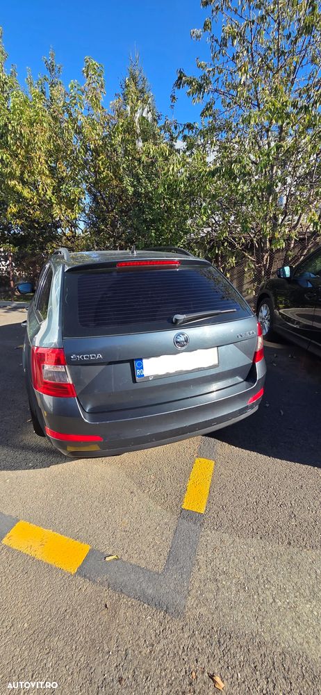 Skoda Octavia 1.6 TDI DSG Ambition - 4