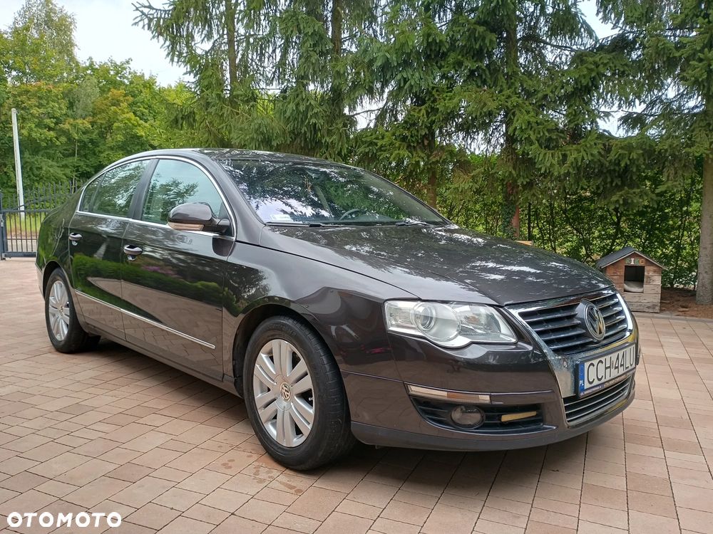 Volkswagen Passat - 1