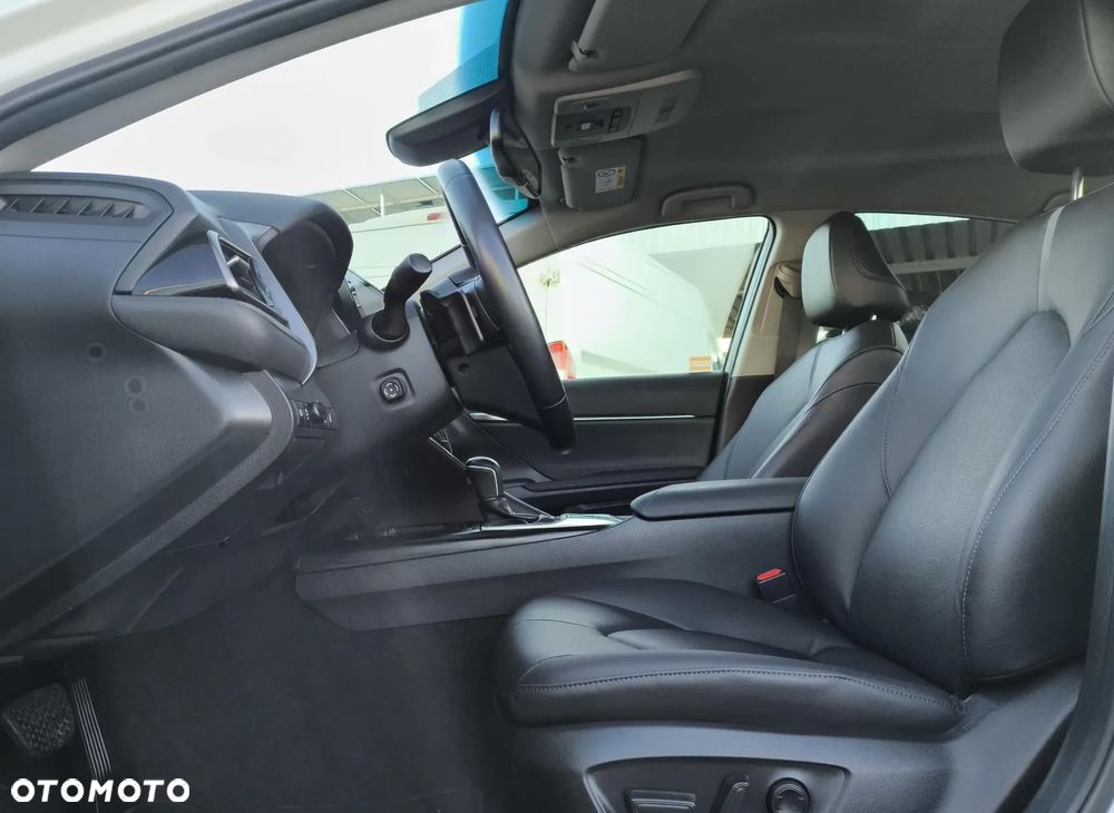 Toyota Camry 2.5 Hybrid Executive CVT - 3