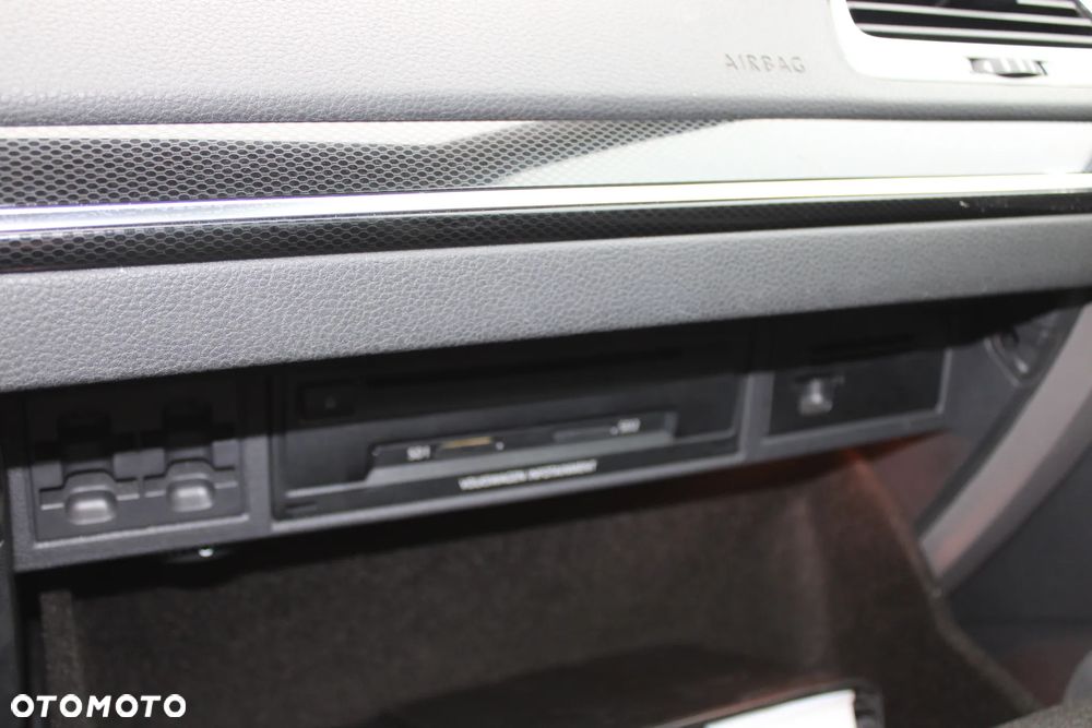 Volkswagen Golf 2.0 BlueTDI Highline - 36