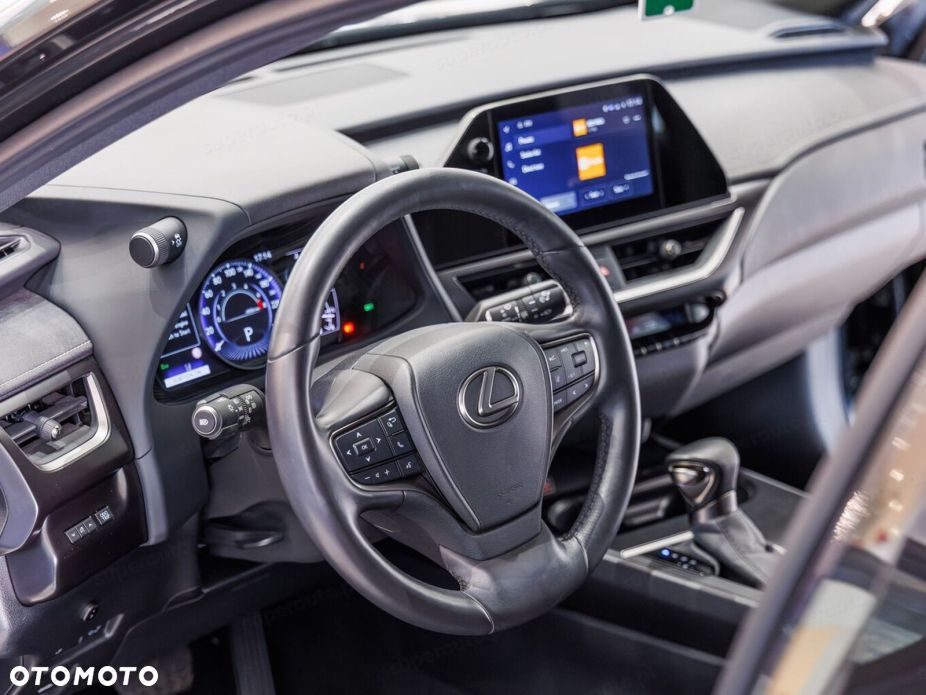Lexus UX - 5