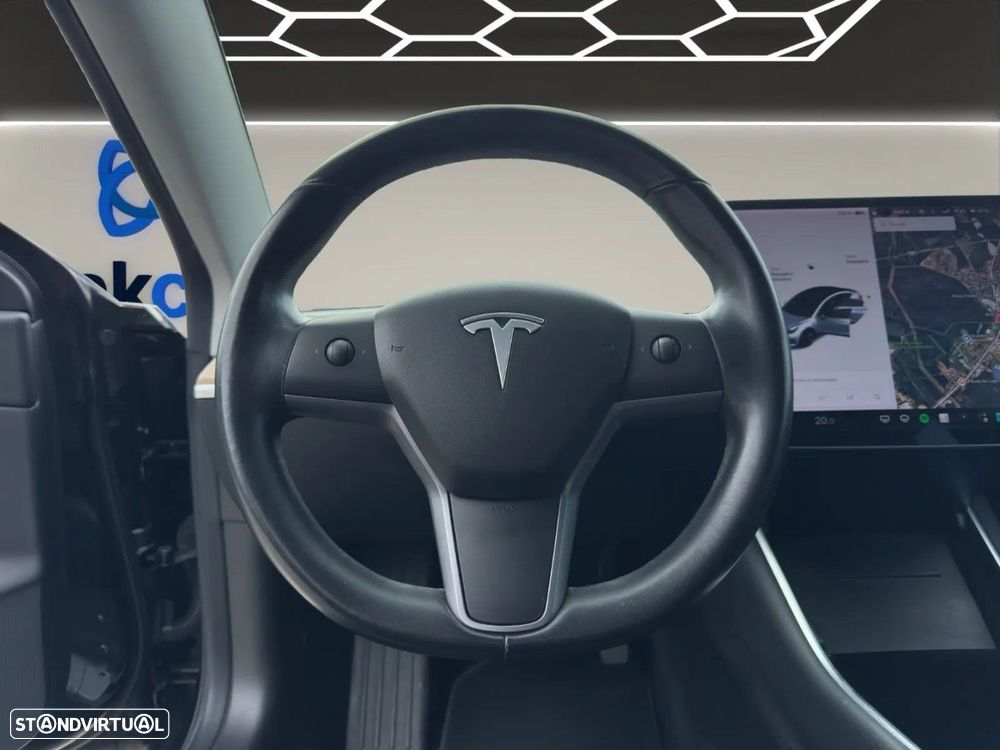 Tesla Model 3 - 10