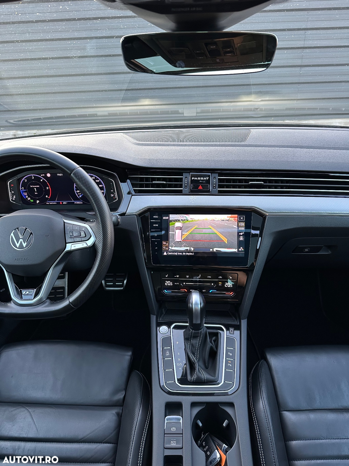 Volkswagen Passat Variant 2.0 TDI SCR DSG R-Line - 16