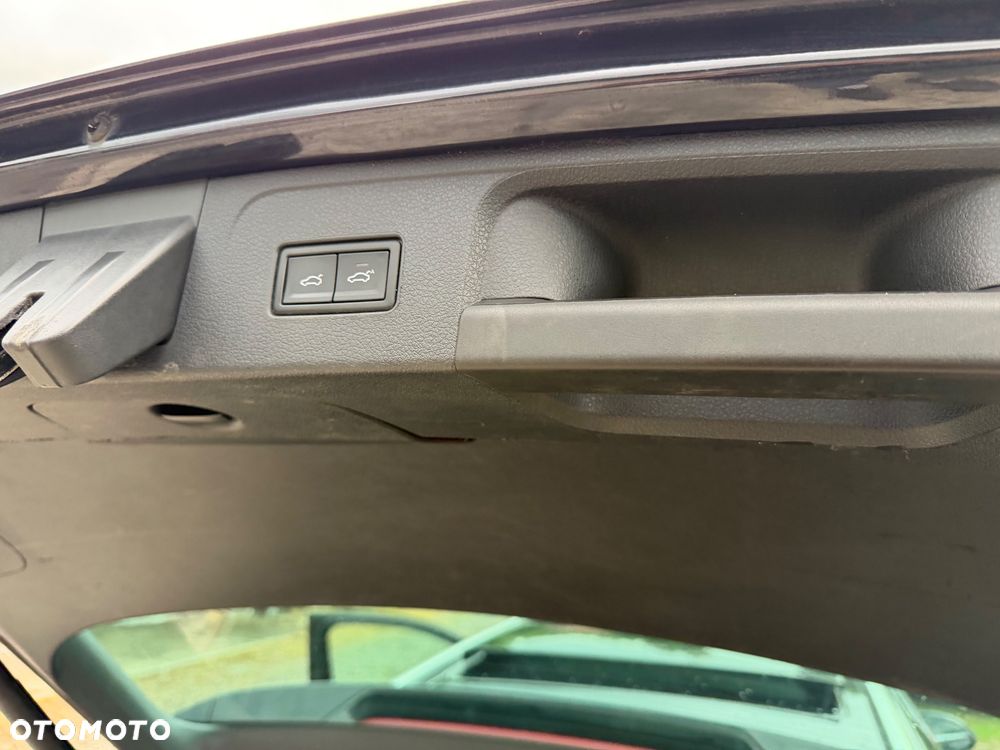 Volkswagen Passat Variant 2.0 TDI SCR DSG 4Motion Elegance - 19