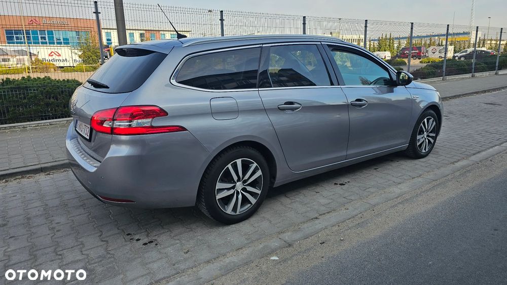 Peugeot 308 1.5 BlueHDi Allure Pack S&S EAT8 - 32