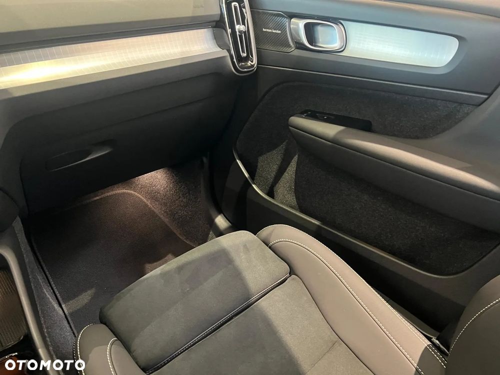Volvo XC 40 B4 AWD Ultimate Dark - 28