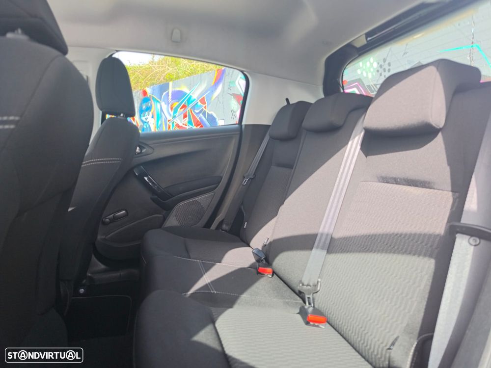 Peugeot 208 1.6 BlueHDi Style - 4