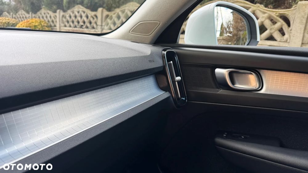 Volvo XC 40 T3 Geartronic Momentum Pro - 30