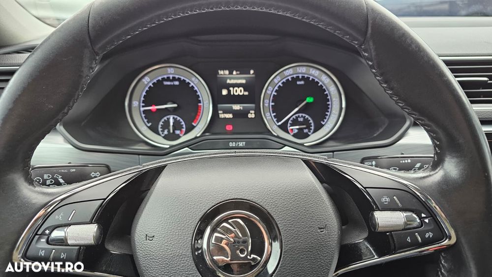 Skoda Superb 2.0 TDI DSG Premium Edition - 33