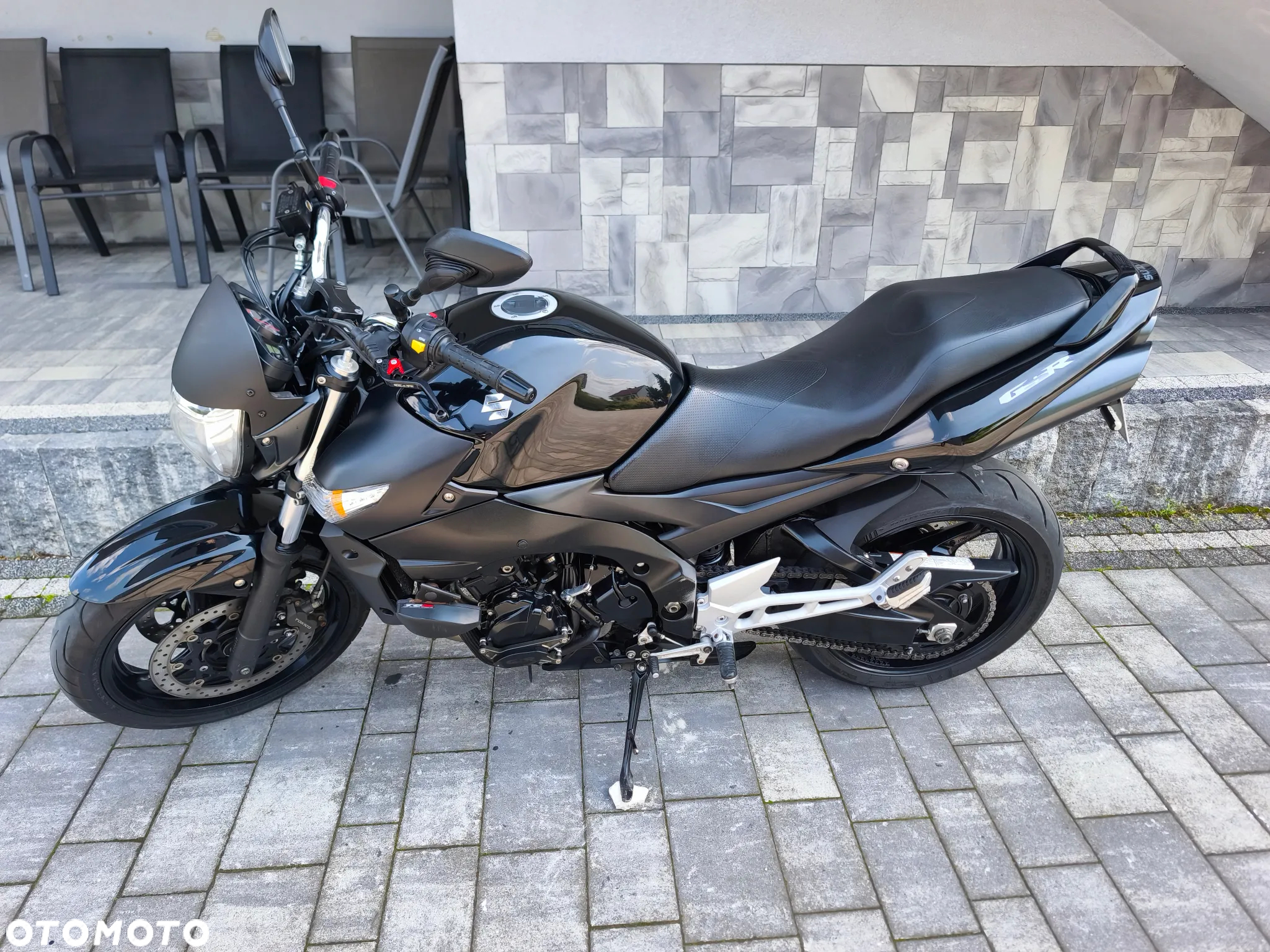 Suzuki GSR - 24