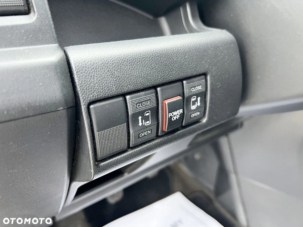 Mazda 5 1.6 CD Exclusive + - 23