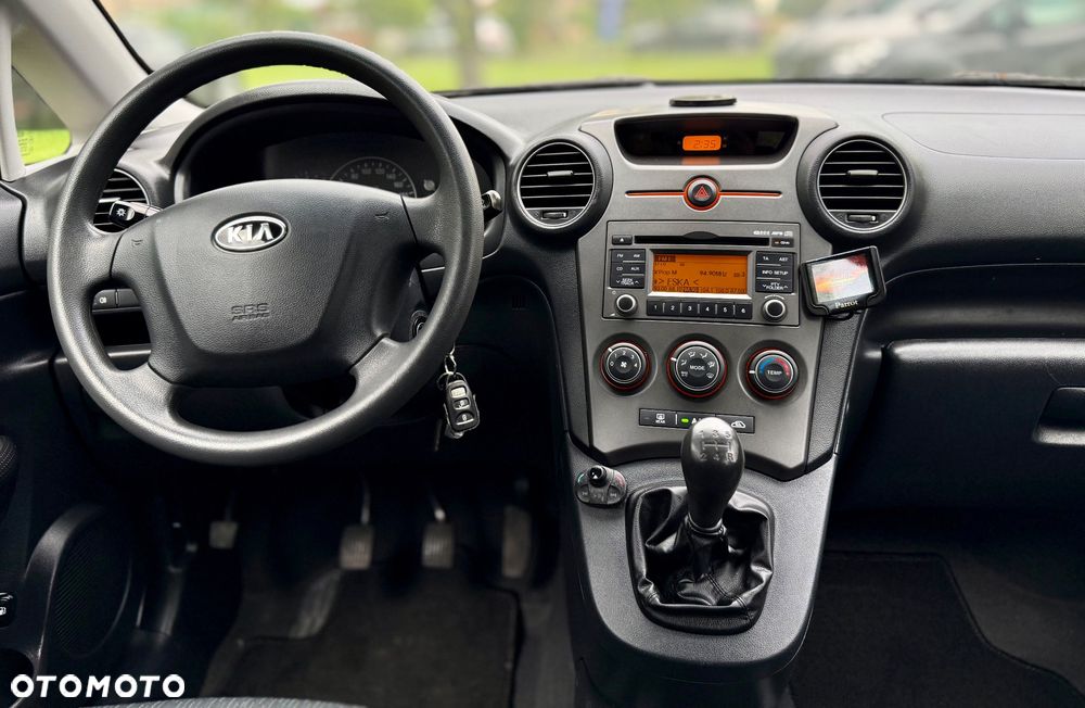 Kia Carens - 10