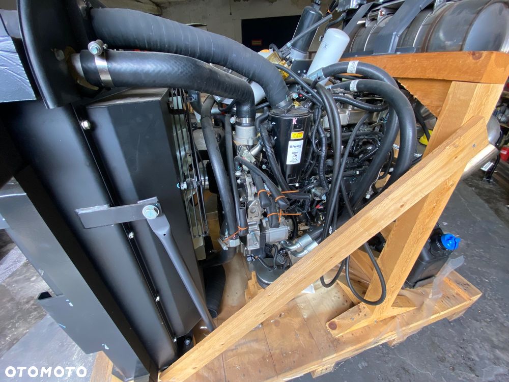 Silnik Perkins DOOSAN Dx165 - 4