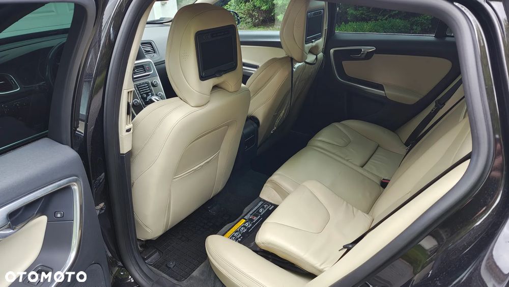 Volvo V60 D6 AWD Plug-in Hybrid Summum - 6