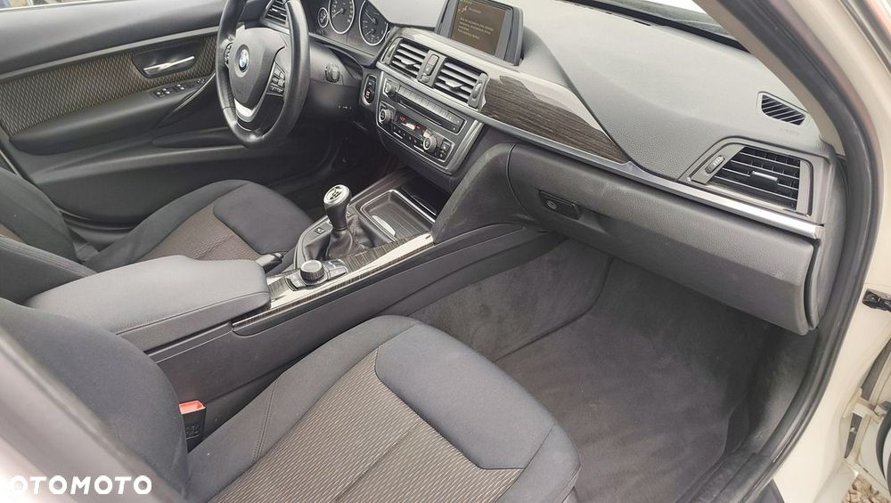 BMW Seria 3 320d Luxury Line - 16