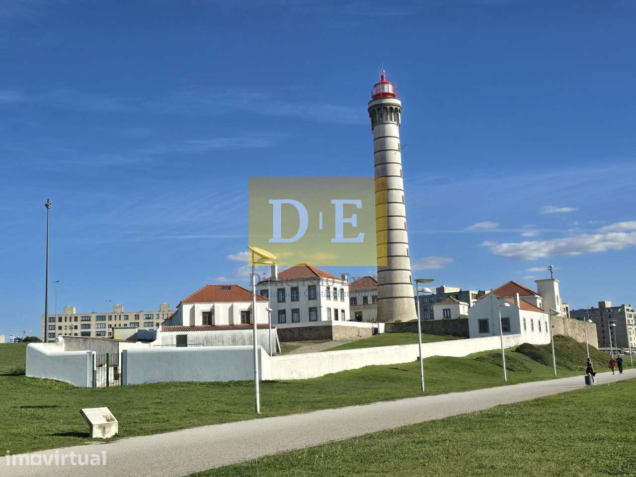 Apartamento T3 com 3 Suítes e Terraço com Vistas Diretas Sobre o Ma