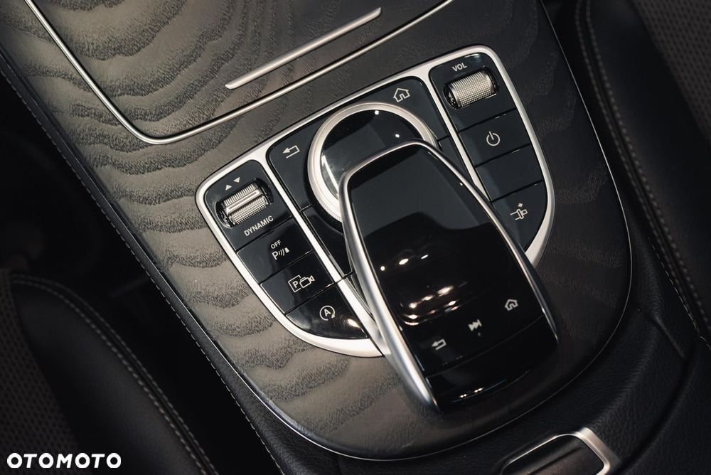 Mercedes-Benz Klasa E 200 4-Matic 9G-TRONIC - 24