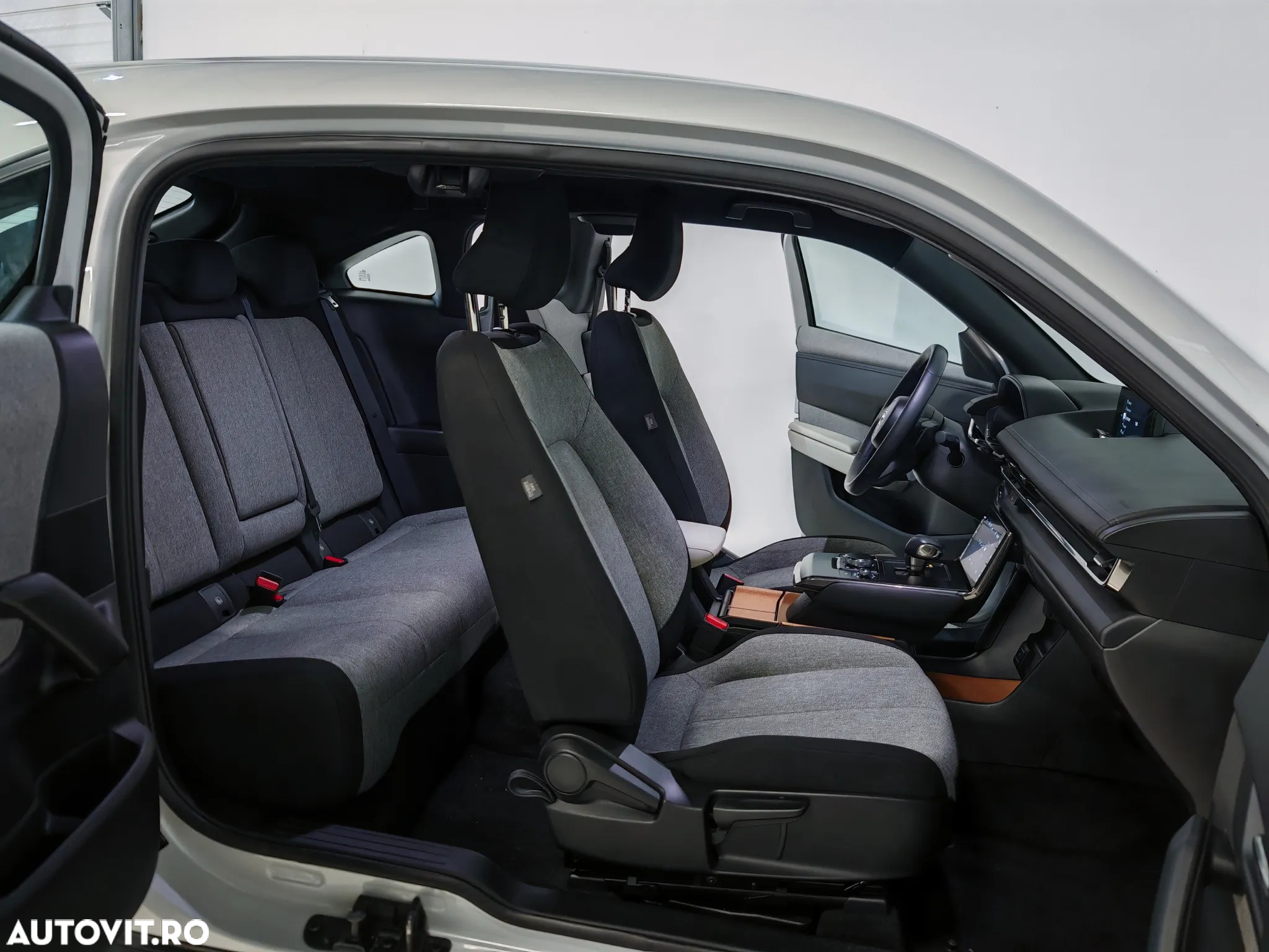 Mazda MX-30 e-Skyactiv EV Advantage (Modern Confidence) - 8