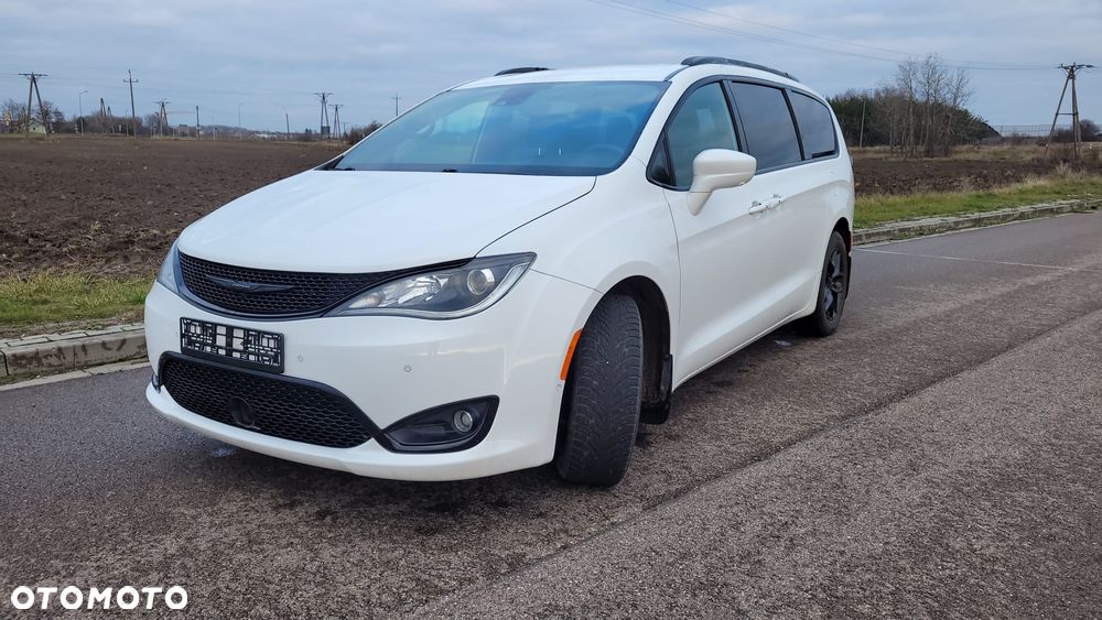 Chrysler Pacifica - 2