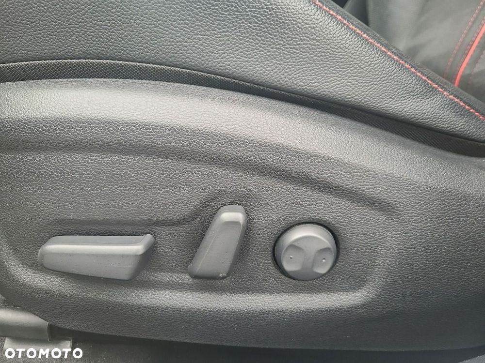 Kia ProCeed 1.6 T-GDI GT DCT - 28