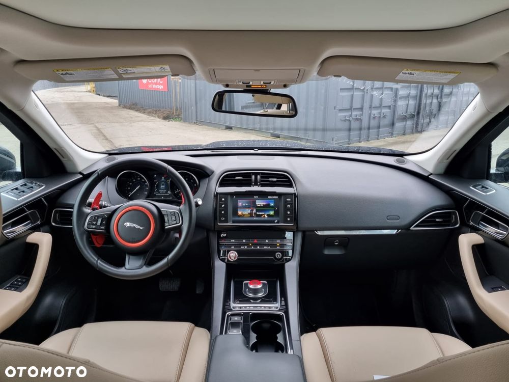 Jaguar F-Pace 25t AWD Prestige - 4