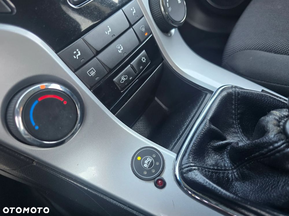 Chevrolet Cruze 1.6 LS+ - 24