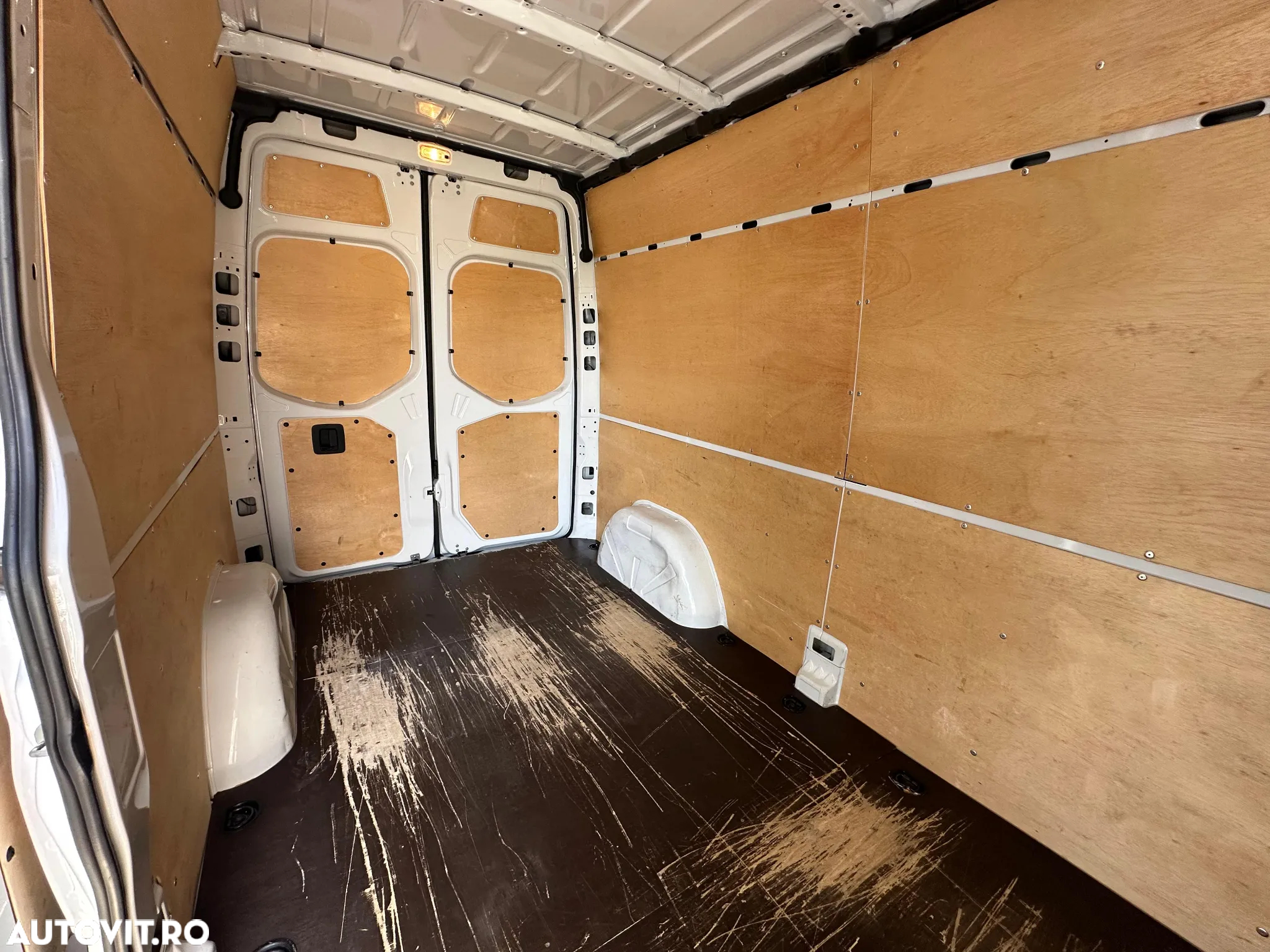 Mercedes-Benz Sprinter - 22