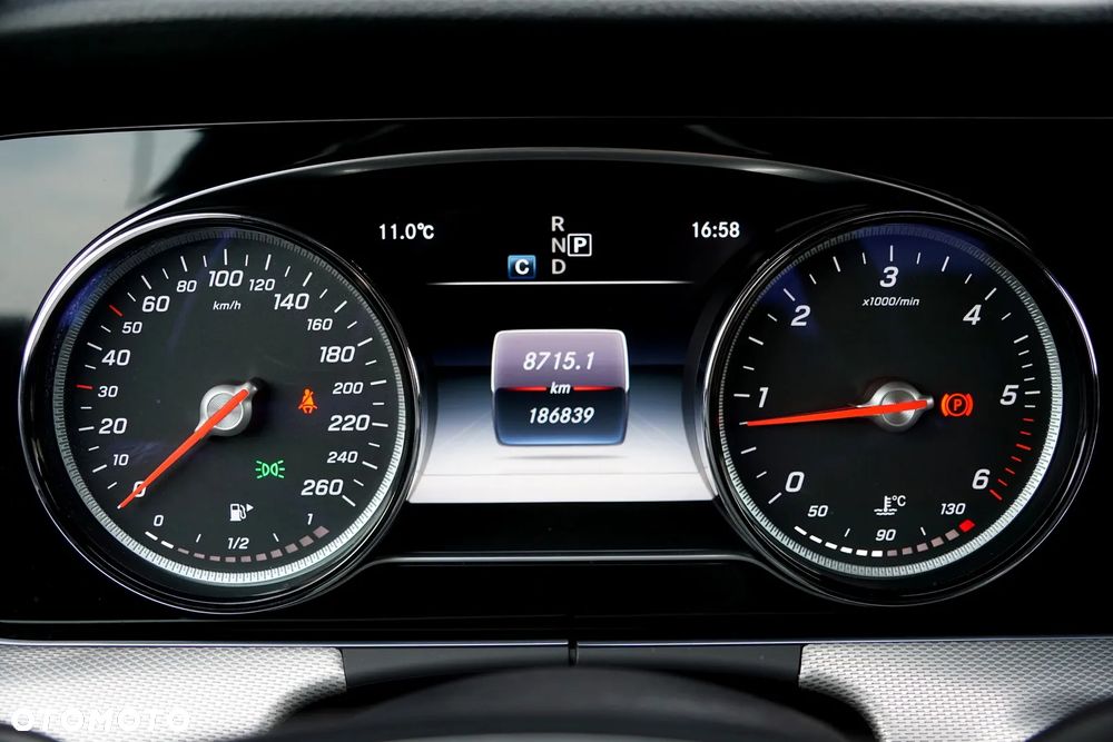 Mercedes-Benz Klasa E 220 d 4-Matic 9G-TRONIC - 27