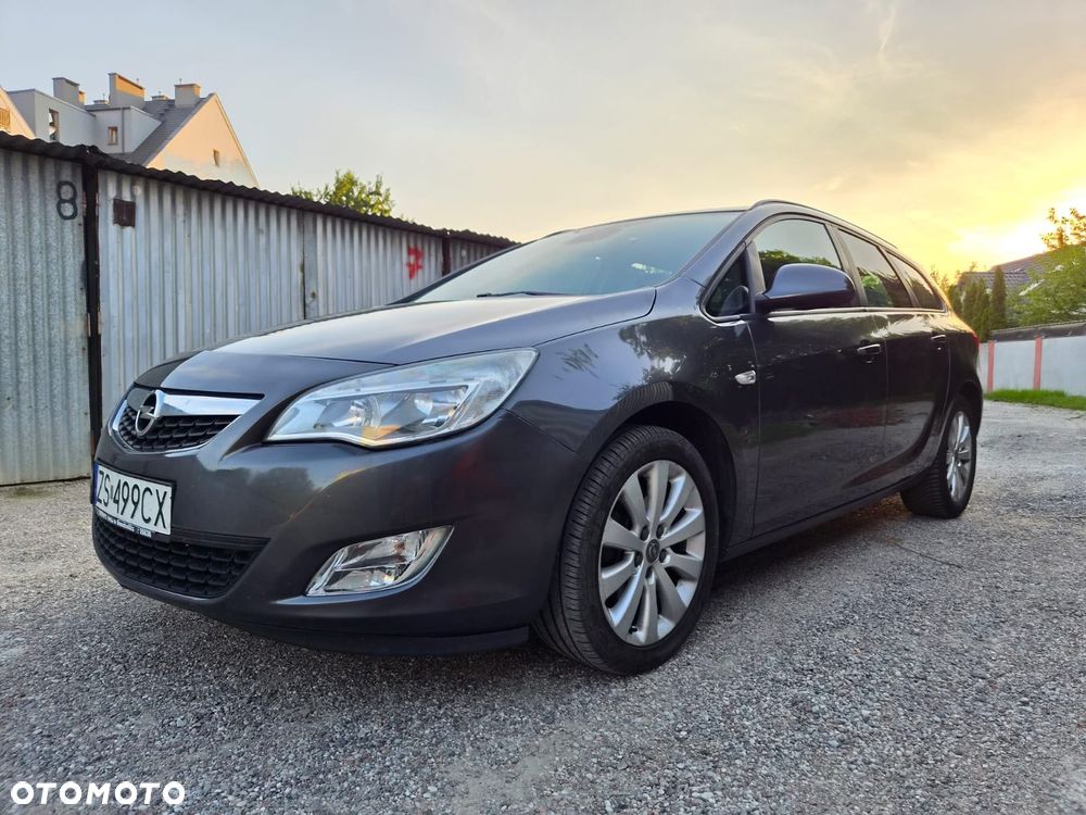 Opel Astra 2010 photo 2