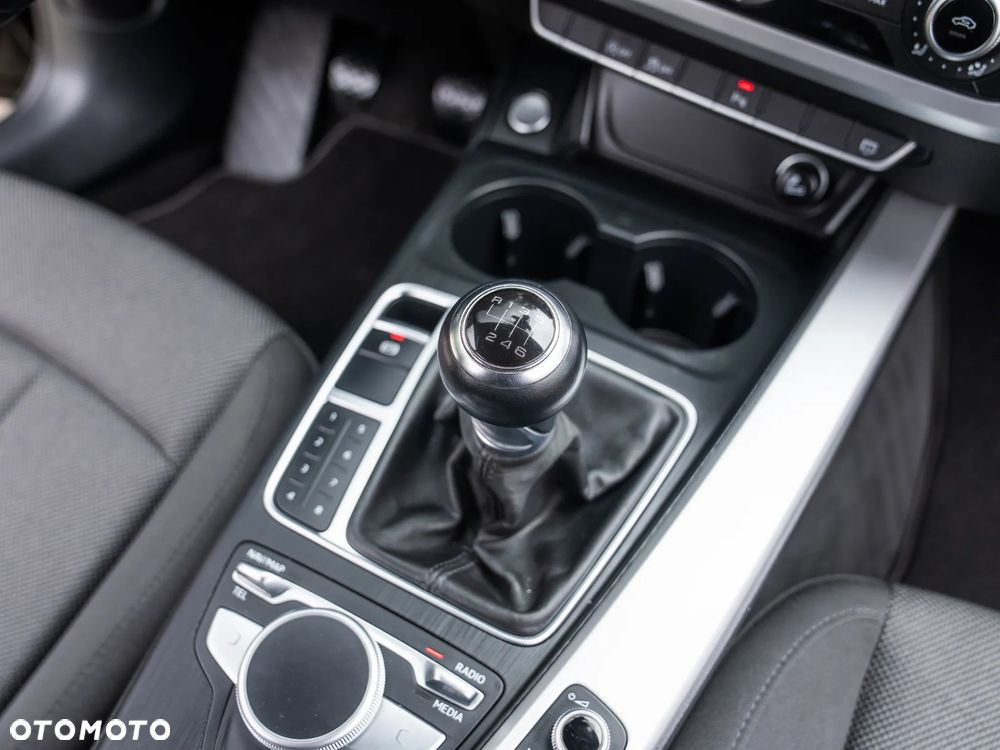 Audi A4 Avant 2.0 TDI Design - 28