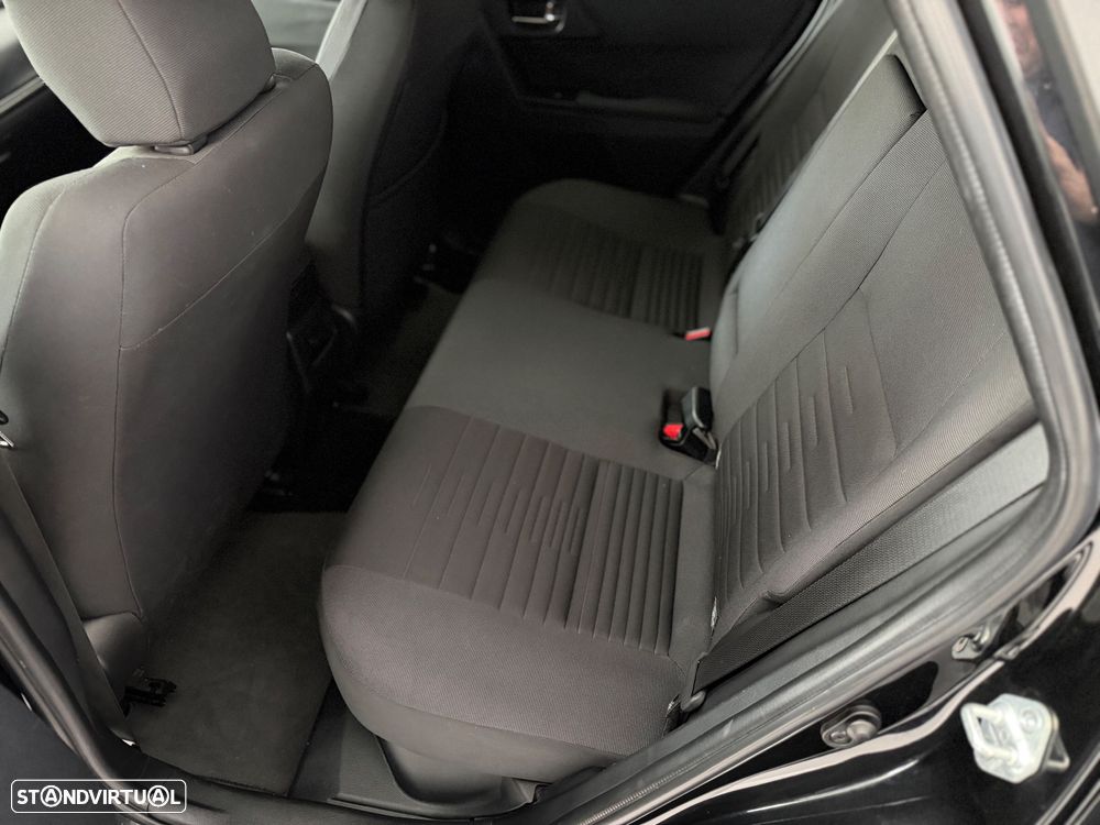 Toyota Auris Touring Sports 1.8 HSD Comfort+P.Sport - 30