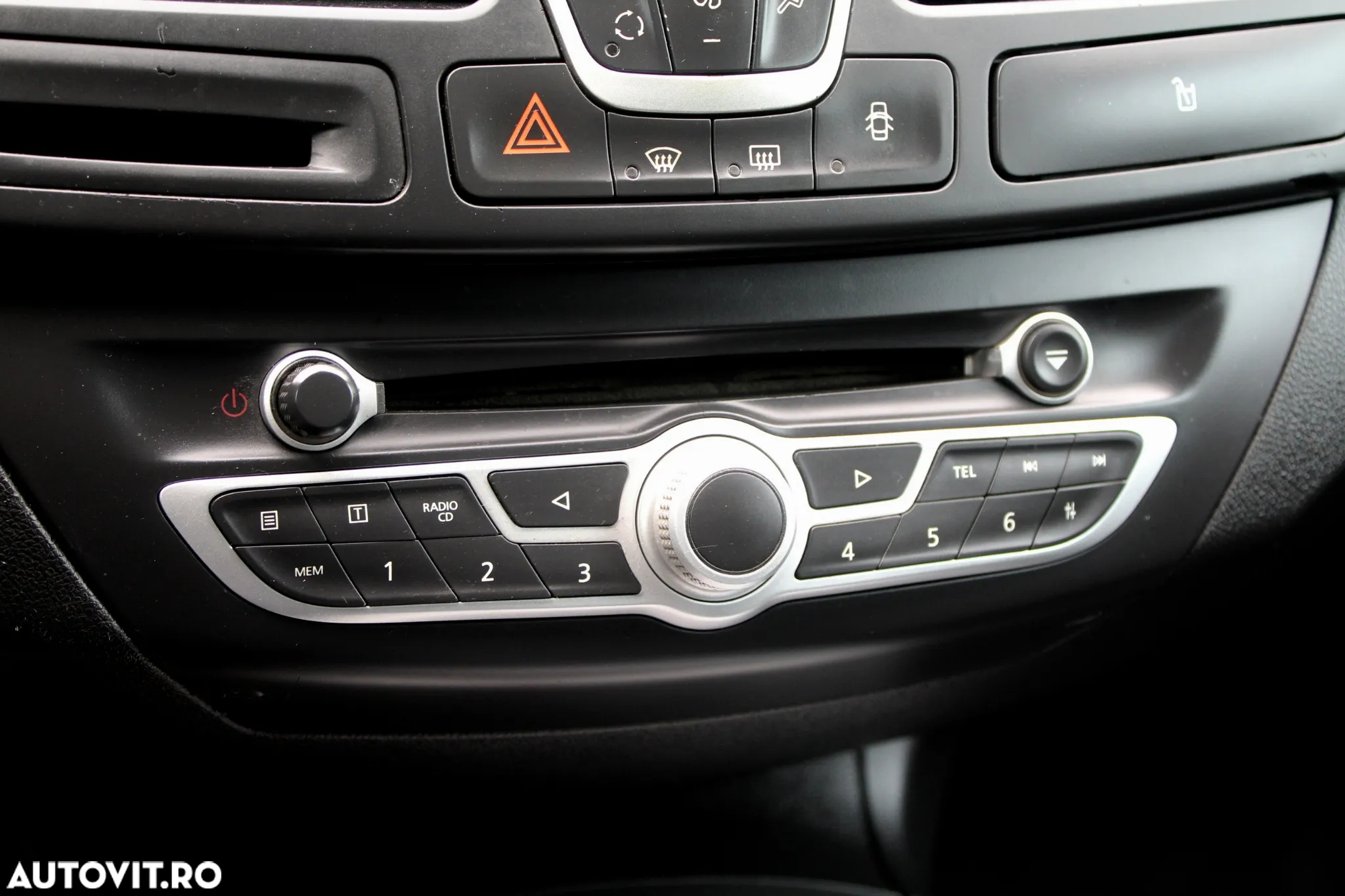 Renault Laguna dCi 175 FAP Aut. Initiale - 16