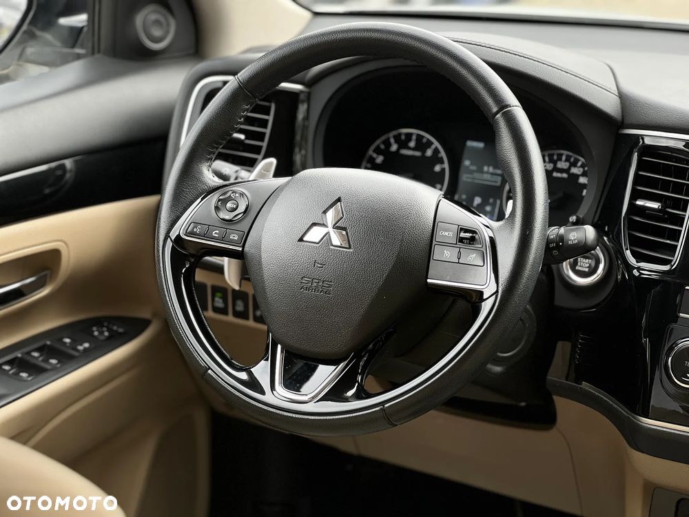 Mitsubishi Outlander - 25