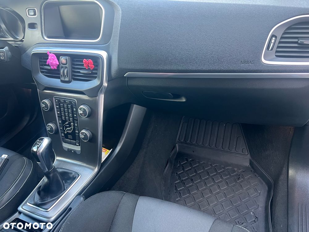 Volvo V40 D2 R Design - 11