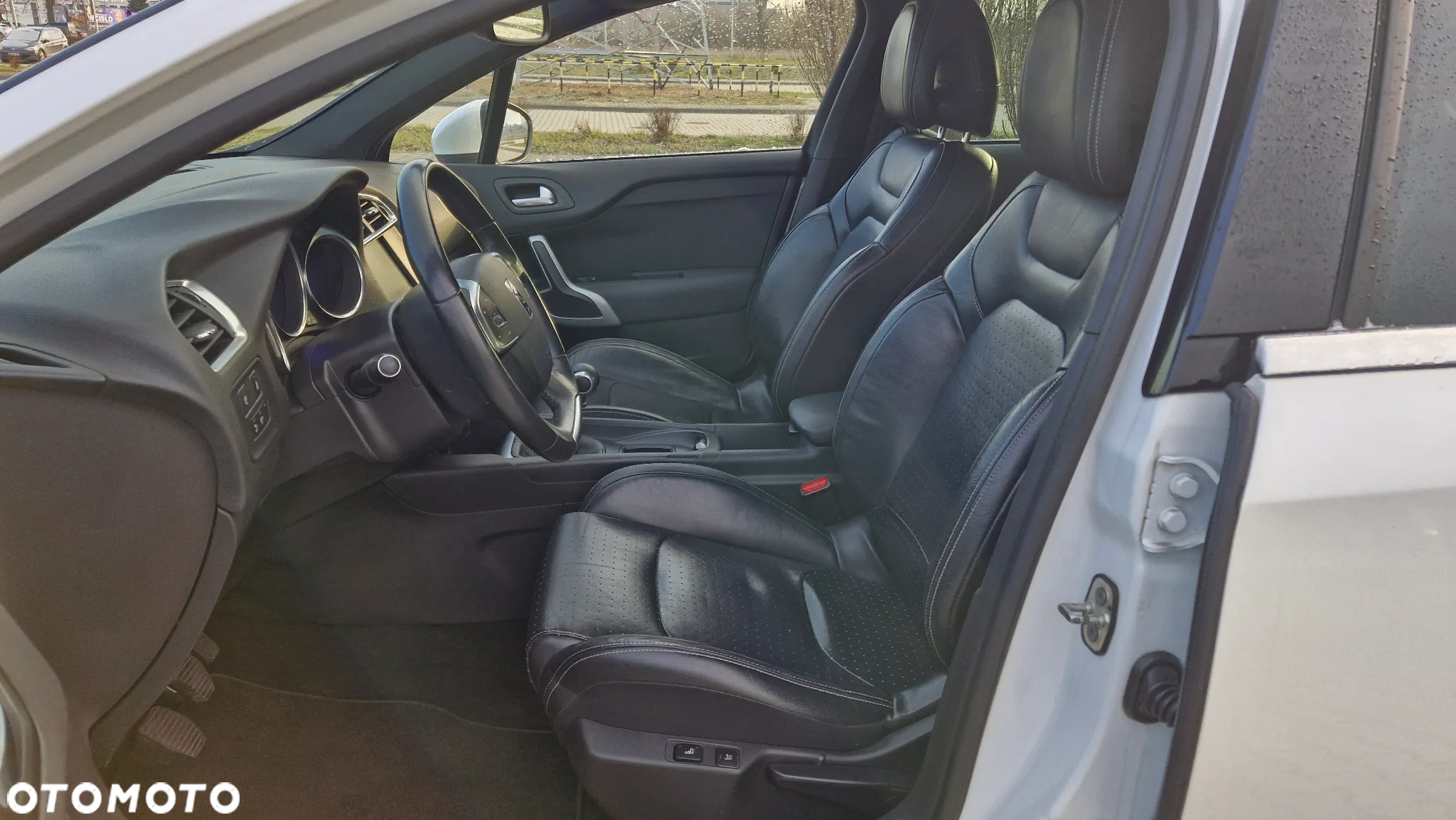 Citroën DS4 e-HDi 115 Chic - 12