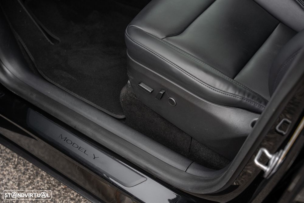 Tesla Model Y Long Range Dual Motor AWD - 15