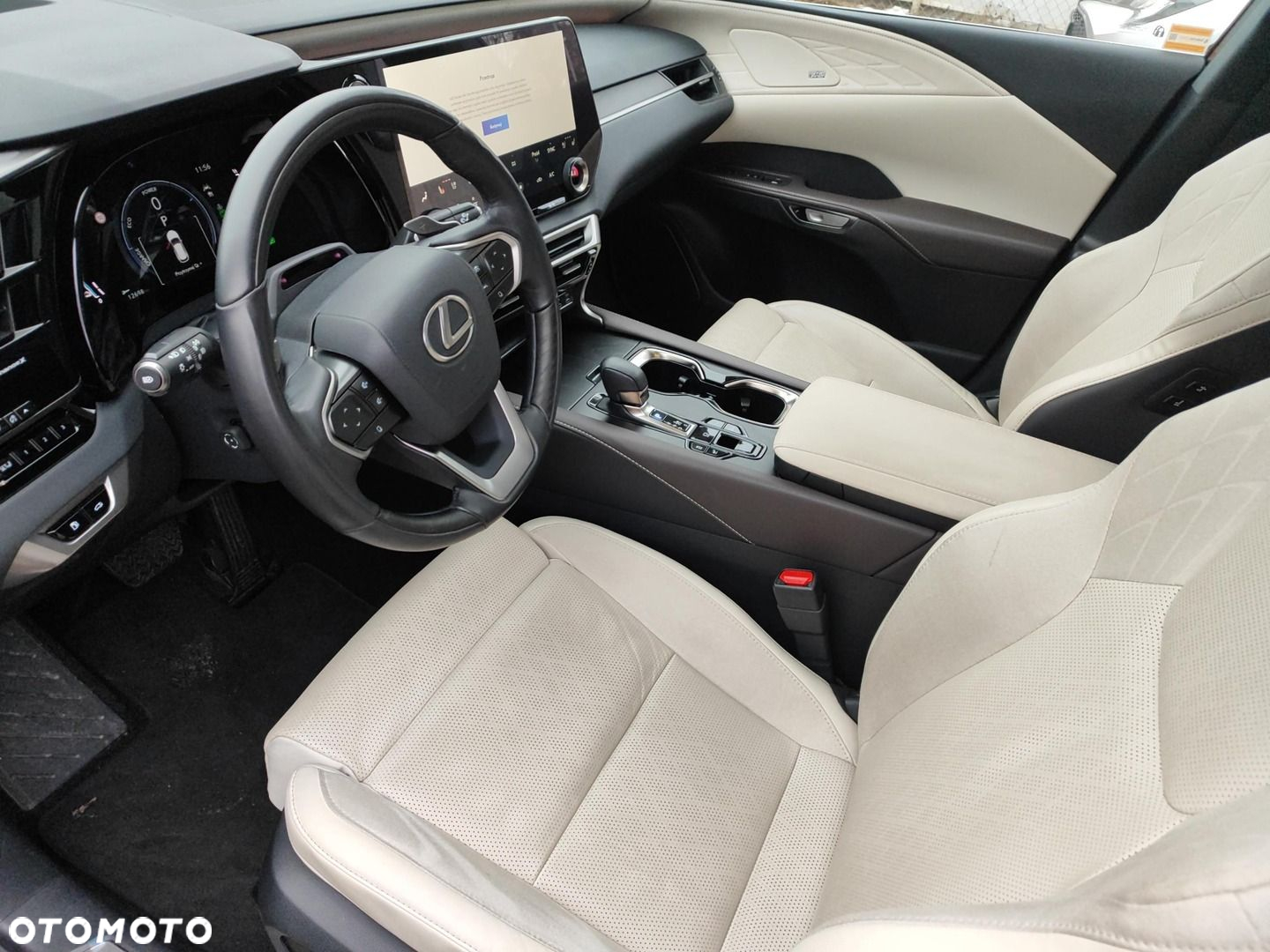 Lexus RX 450h+ Omotenashi - 12