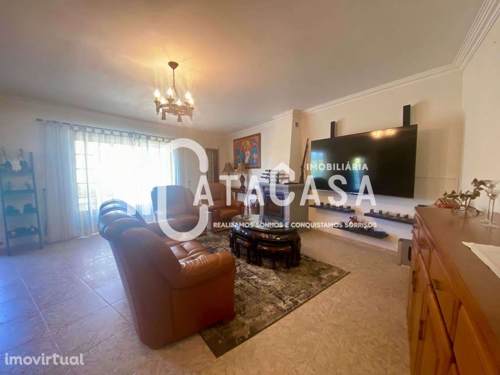 Moradia Geminada T4 para venda na freguesia de Aguada de Cima - Grande imagem: 4/23